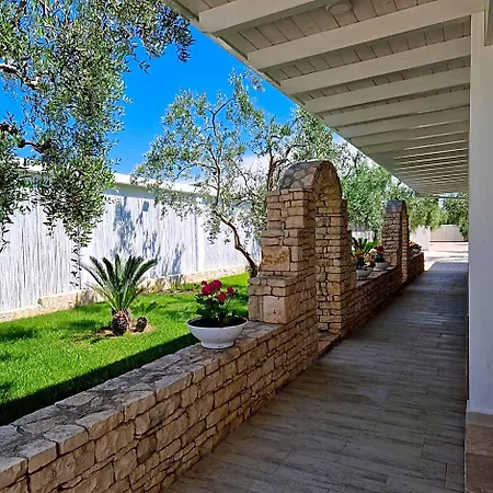 Freezone Bed & Breakfast 3*