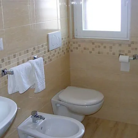 Bed & Breakfast Freezone 3*